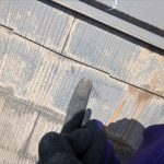 町田市南成瀬にてスレート屋根の点検、塗膜が劣化してチョーキングが発生しておりました